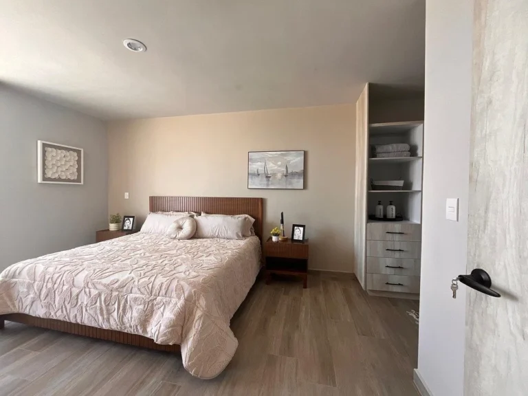 DEPARTAMENTO EN VENTA Y RENTA DOS NIVELES Y ROOF EN EL REFUGIO ZONA NORTE