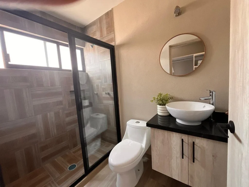 DEPARTAMENTO EN VENTA Y RENTA DOS NIVELES Y ROOF EN EL REFUGIO ZONA NORTE