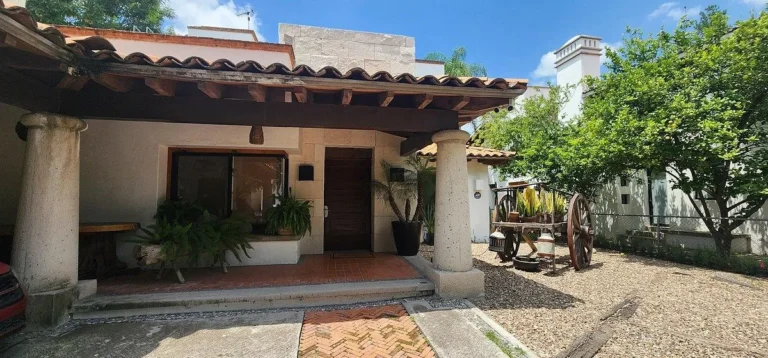 CASA EN VENTA EN BALVANERA GOLF & POLO COUNTRY CON VISTA AL CAMPO DE GOLF