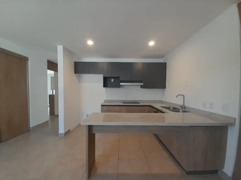 RENTA DE DEPARTAMENTO EN PB CON JARDÍN EXCEDENTE