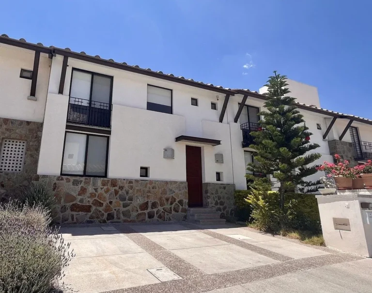 Renta de casa AMUEBLADA, Zibatá Samare, Querétaro