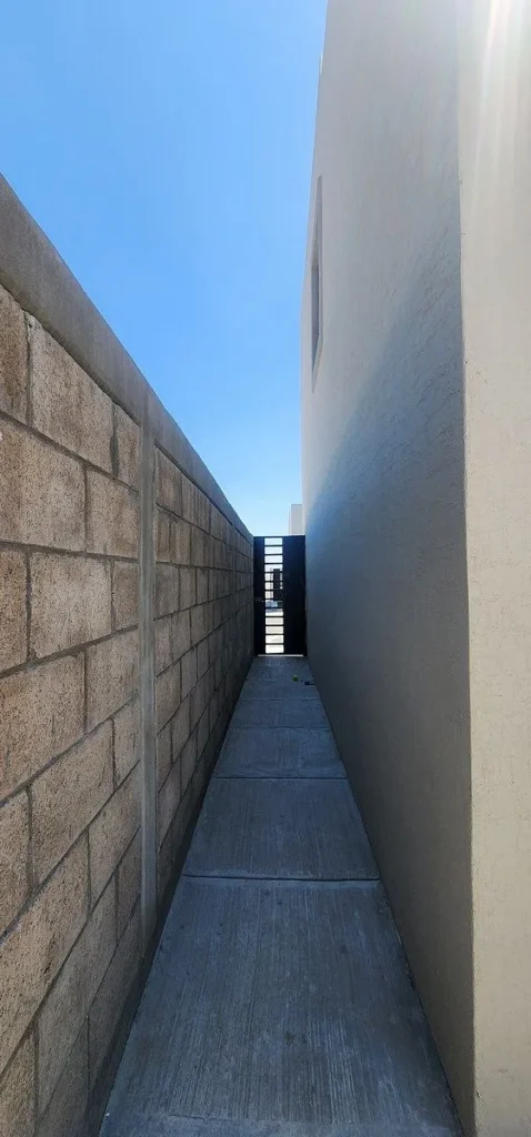 CASA EN ESQUINA NUEVA A ESTRENAR