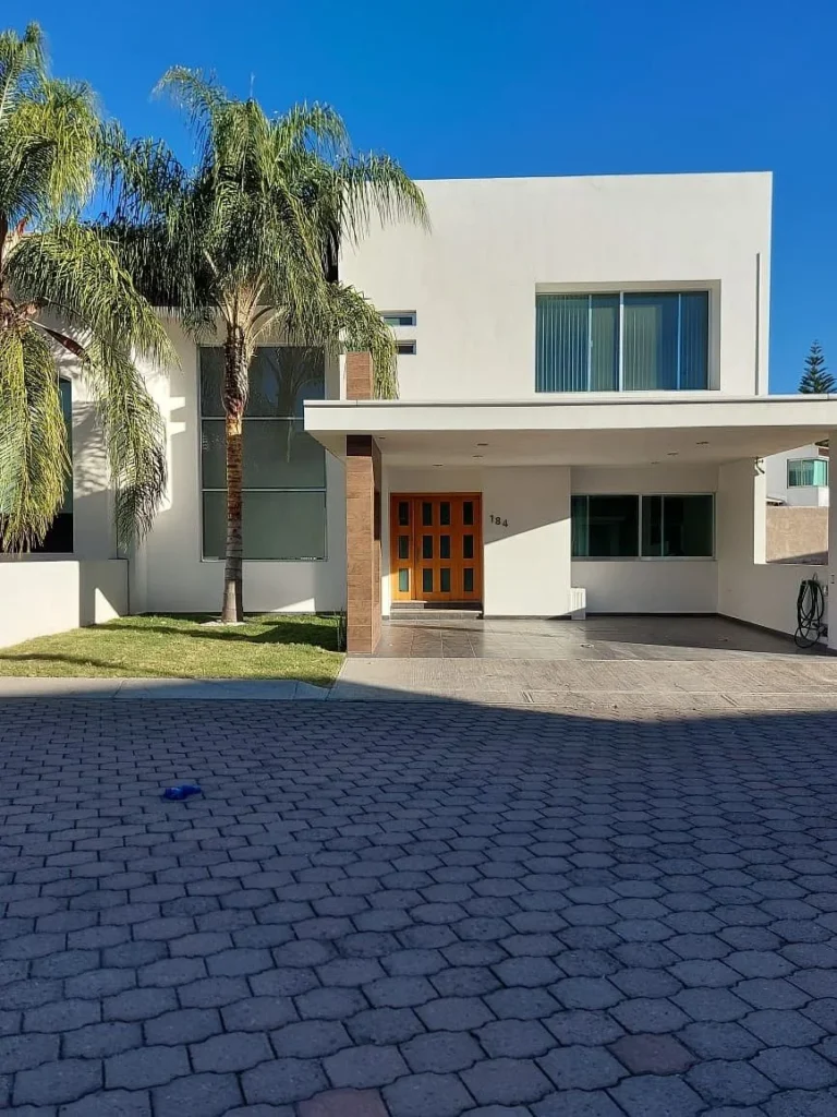 SE RENTA LINDA CASA ALAMOS 2DA SECCION