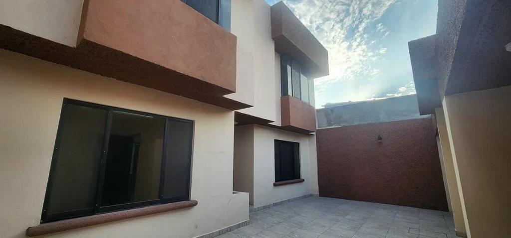 CASA EN VENTA EN EXCELENTE UBICACIÓN EN MANSIONES DEL VALLE