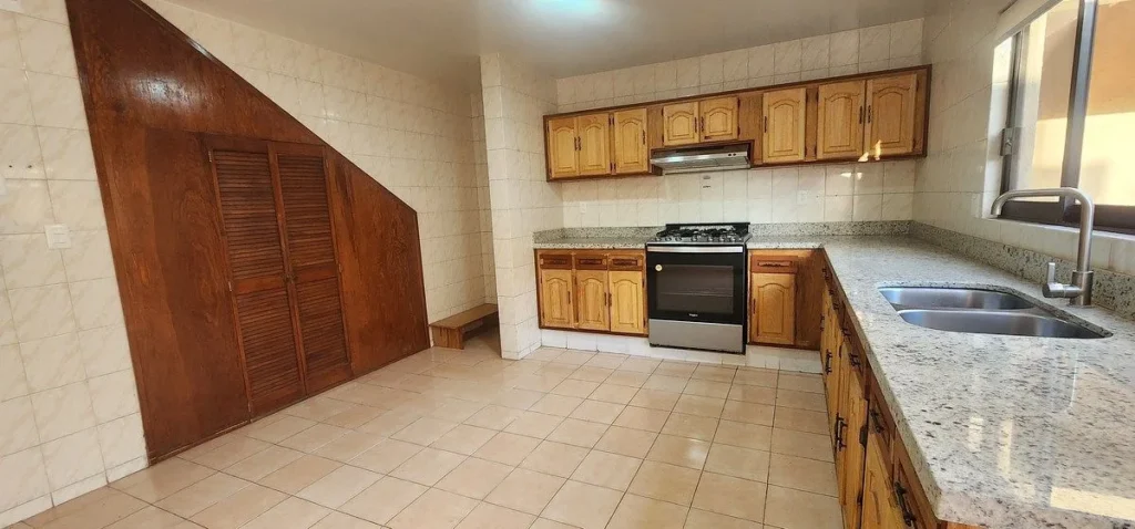 CASA EN VENTA EN EXCELENTE UBICACIÓN EN MANSIONES DEL VALLE