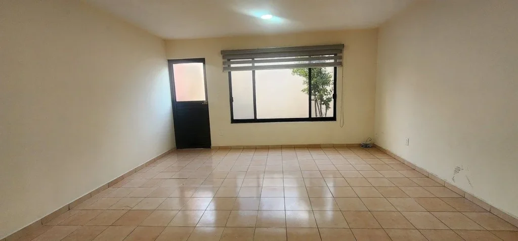 CASA EN VENTA EN EXCELENTE UBICACIÓN EN MANSIONES DEL VALLE