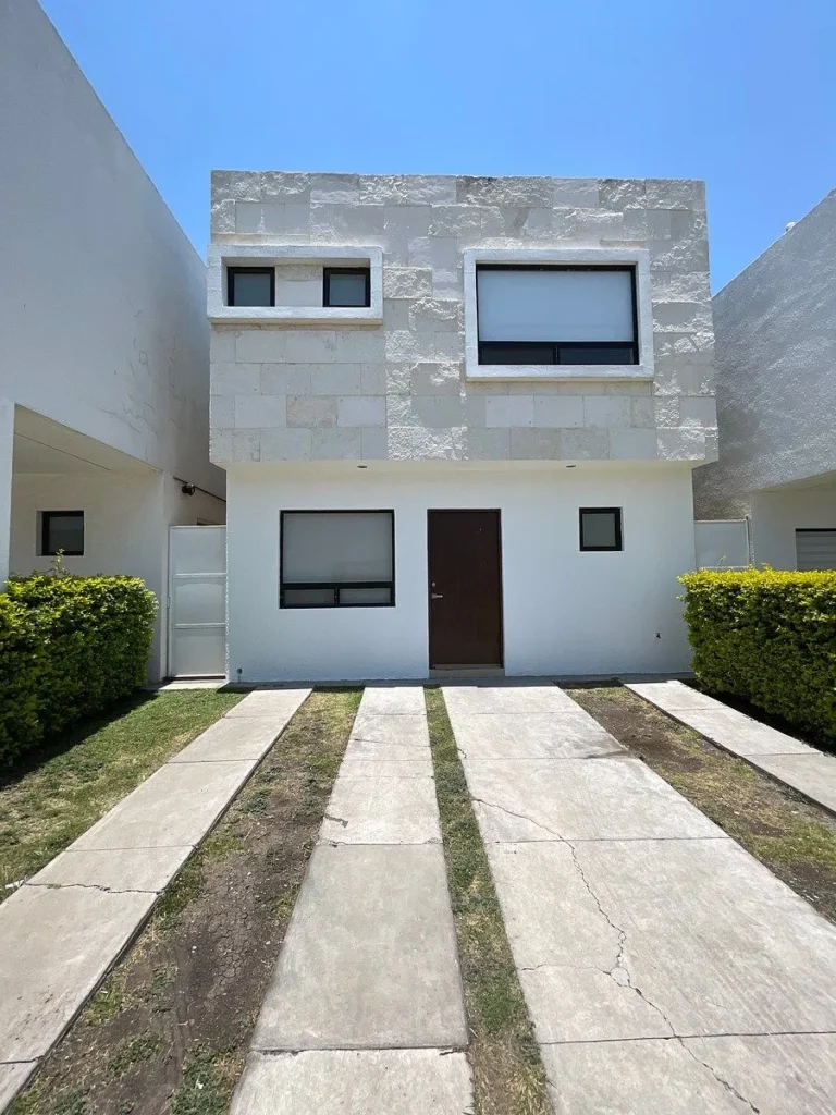 CASA EN RENTA EN El REFUGIO