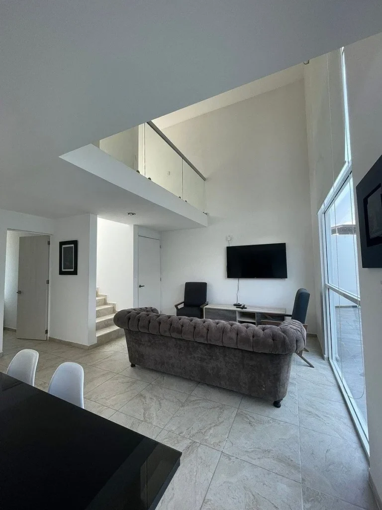 CASA AMUEBLADA EN RENTA EN Zibata