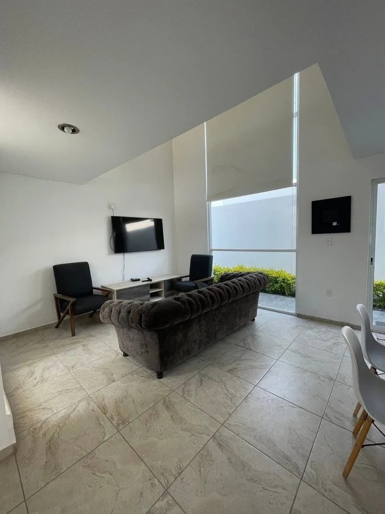 CASA AMUEBLADA EN RENTA EN Zibata