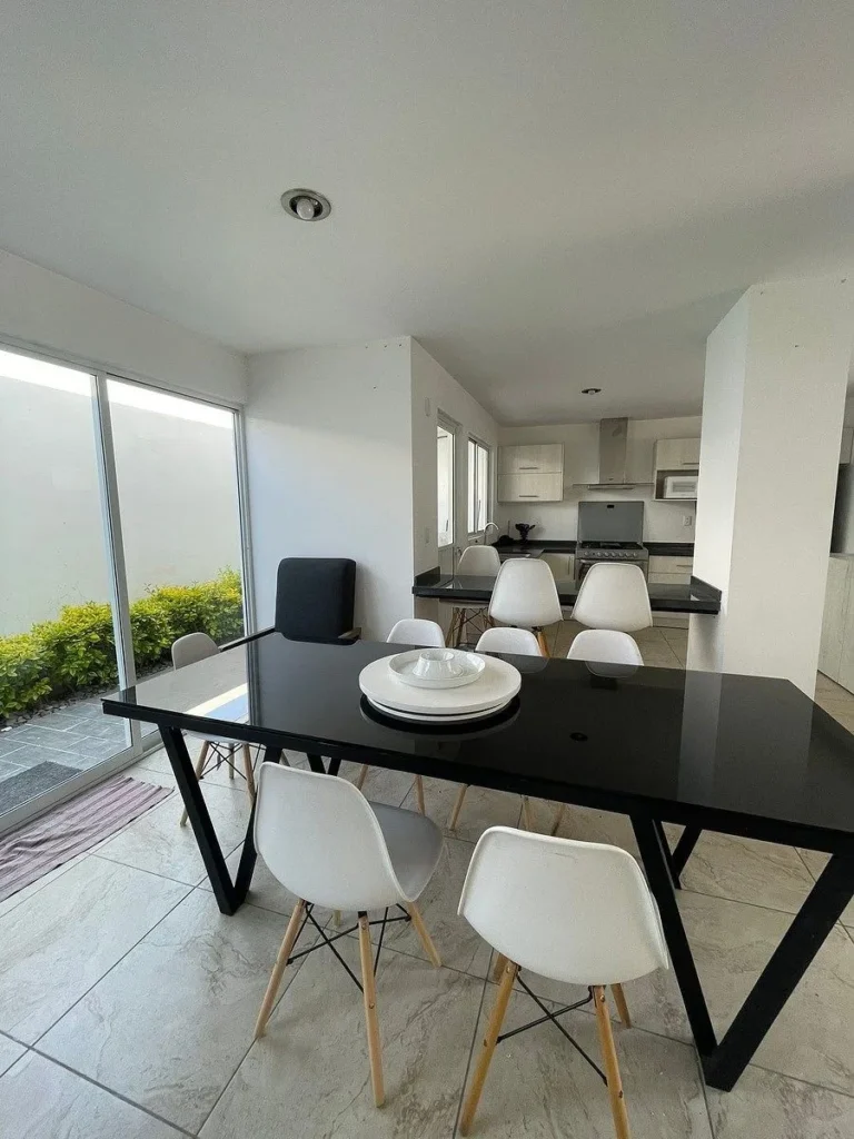 CASA AMUEBLADA EN RENTA EN Zibata