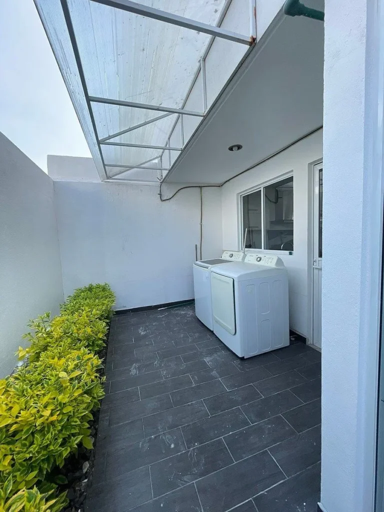 CASA AMUEBLADA EN RENTA EN Zibata