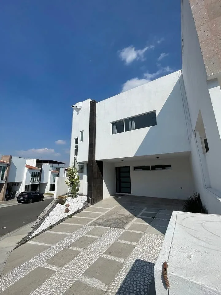 CASA AMUEBLADA EN RENTA EN Zibata