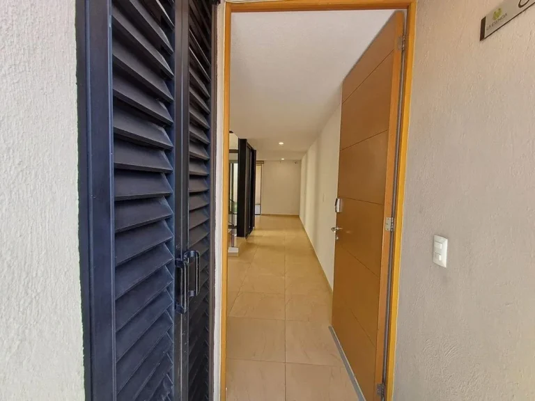 Casa frente al lago de Zákia