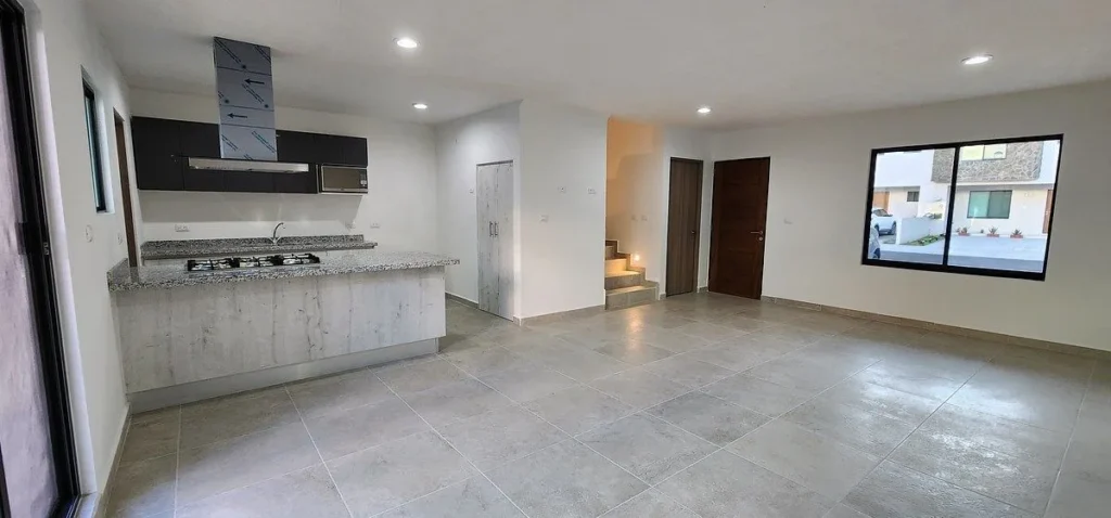 CASA EN RENTA EN LA VISTA, EXCELENTE UBICACIÓN A MINUTOS DEL REFUGIO