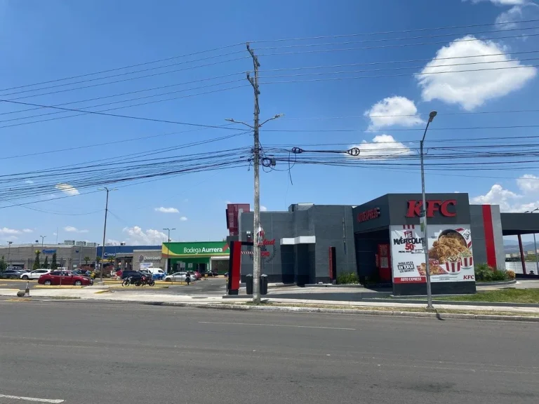 TERRENO COMERCIAL EN VENTA BERNARDO QUINTANA